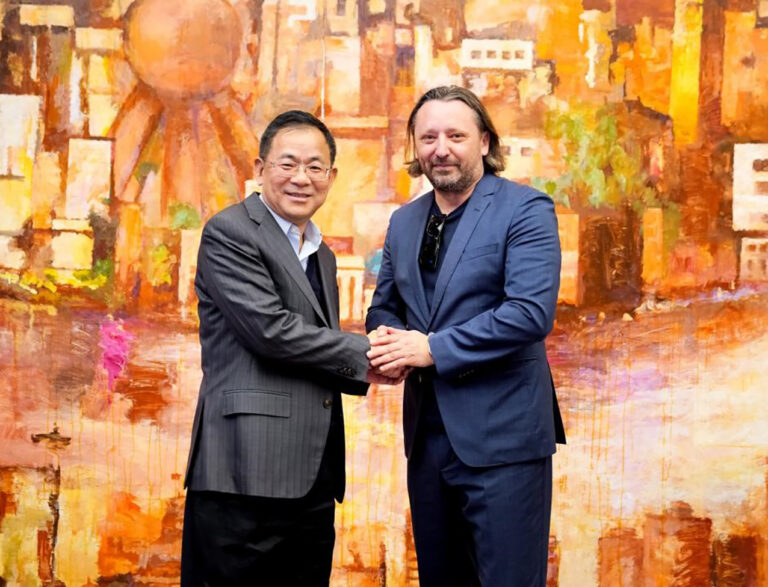 Image 2 - SAIC Motor President Wang Xiaoqiu Welcomes Jozef Kaban to Join the SAIC Design Revolution